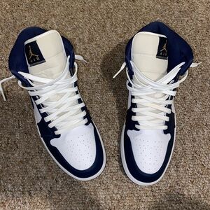 Jordan 1 mid obsidian